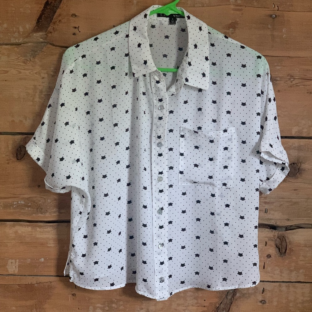 Black and white kitty cat print shirt